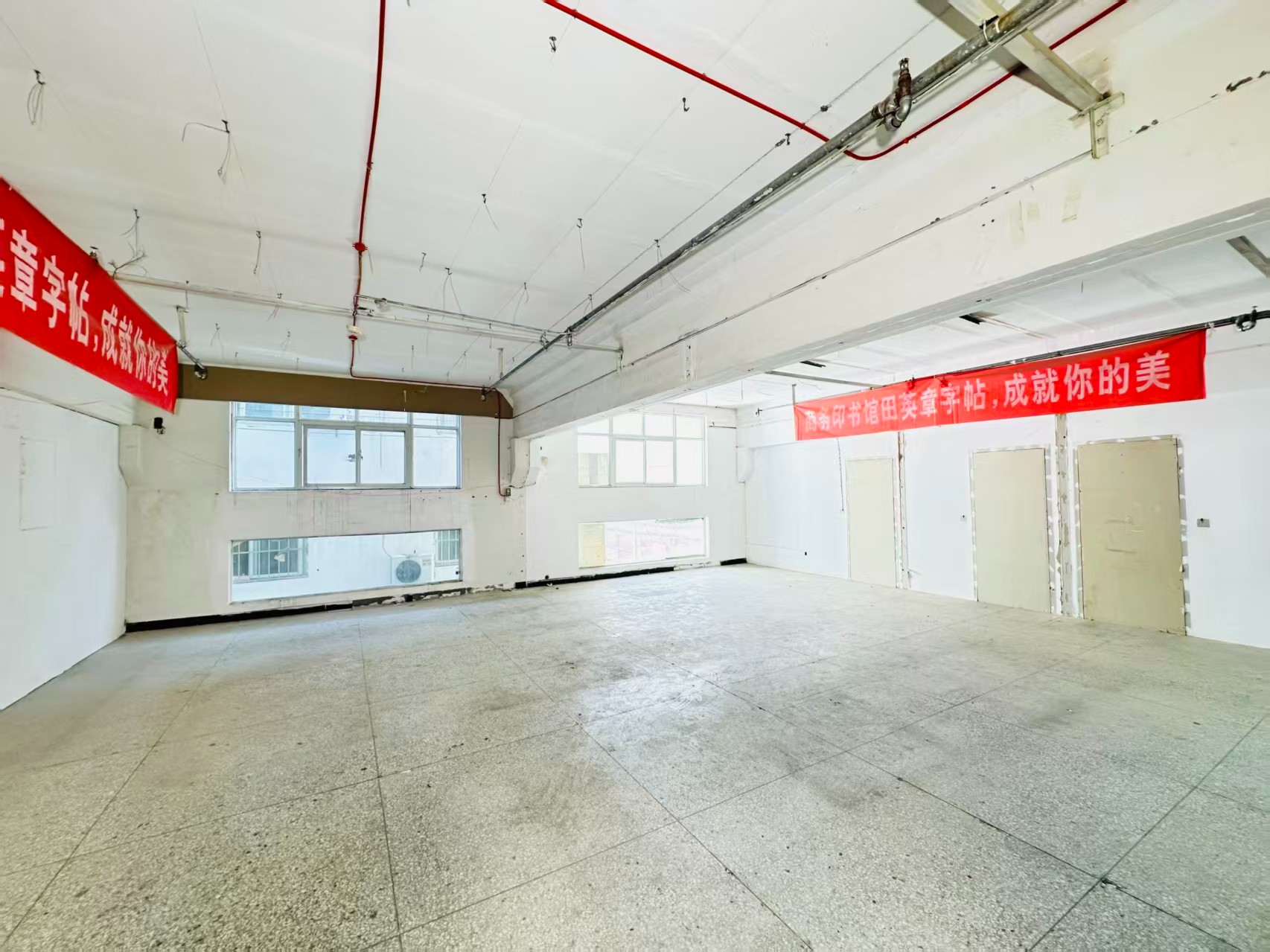 人民东路重点吸引人工智能应用、数字经济、电商直播、智能制造服务、软件开发、科技创新企业及创业团队入驻